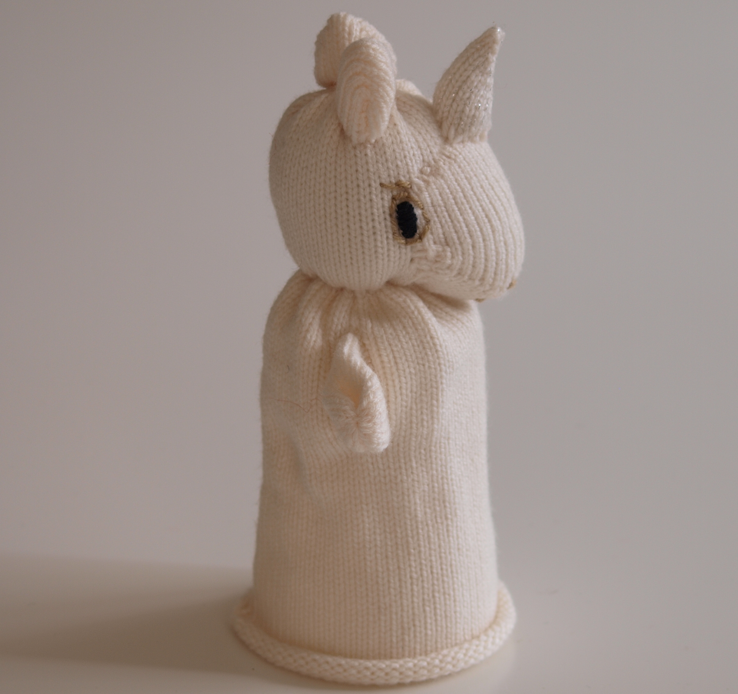 Handspielfigur Einhorn von rechts