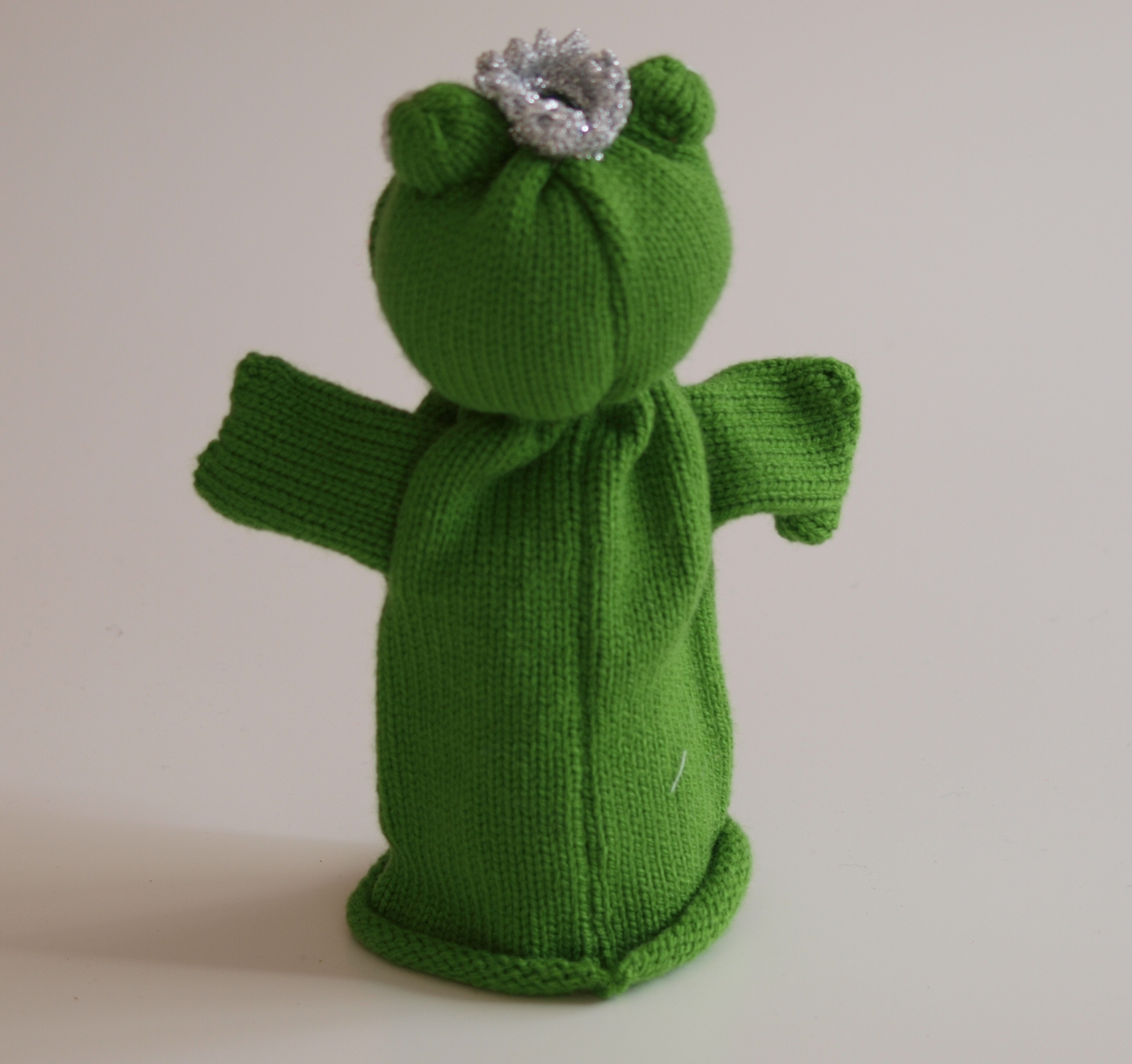 Handspielfigur Froschkönig von hinten