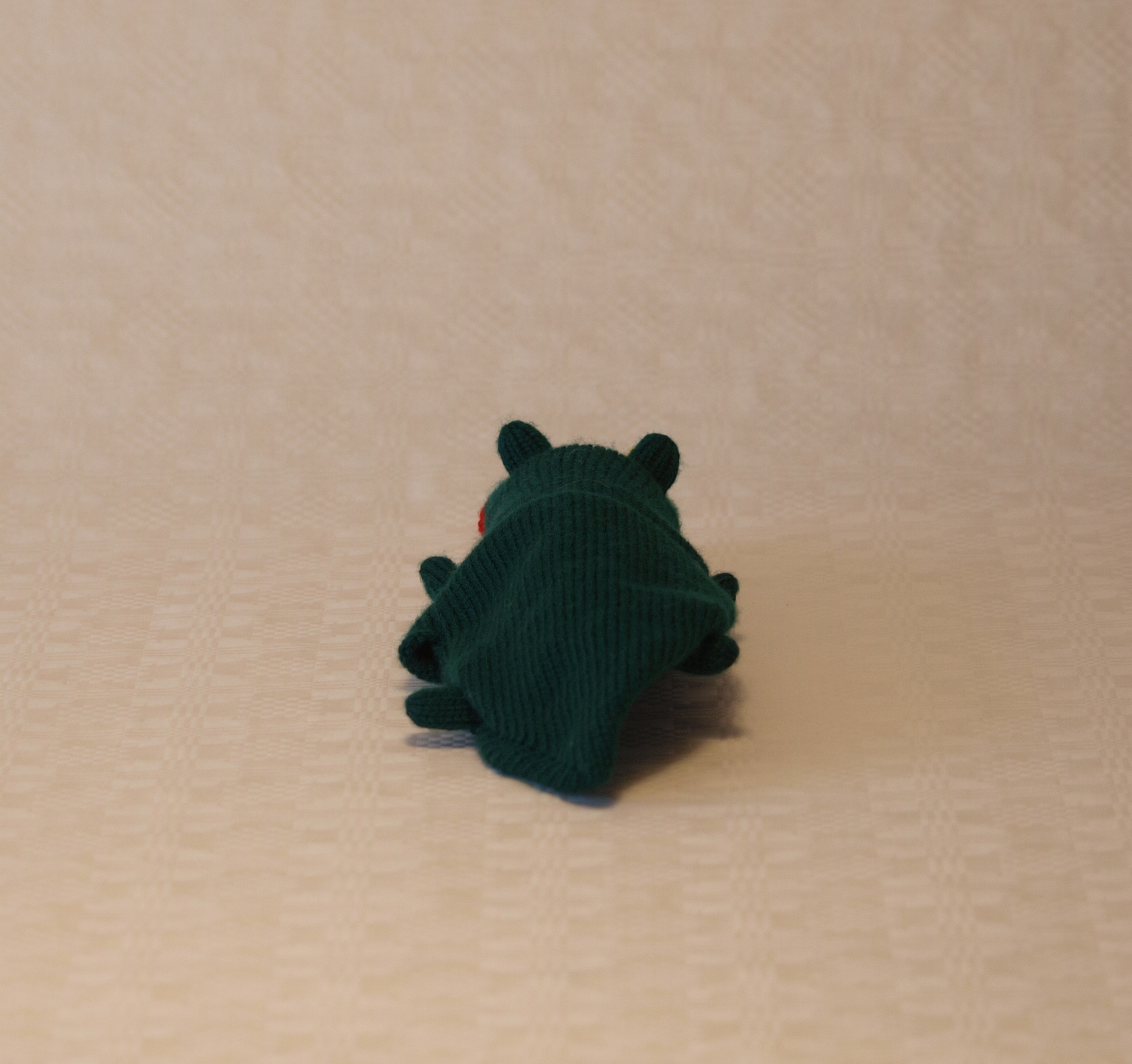 Handspielfigur Krokodil von hinten