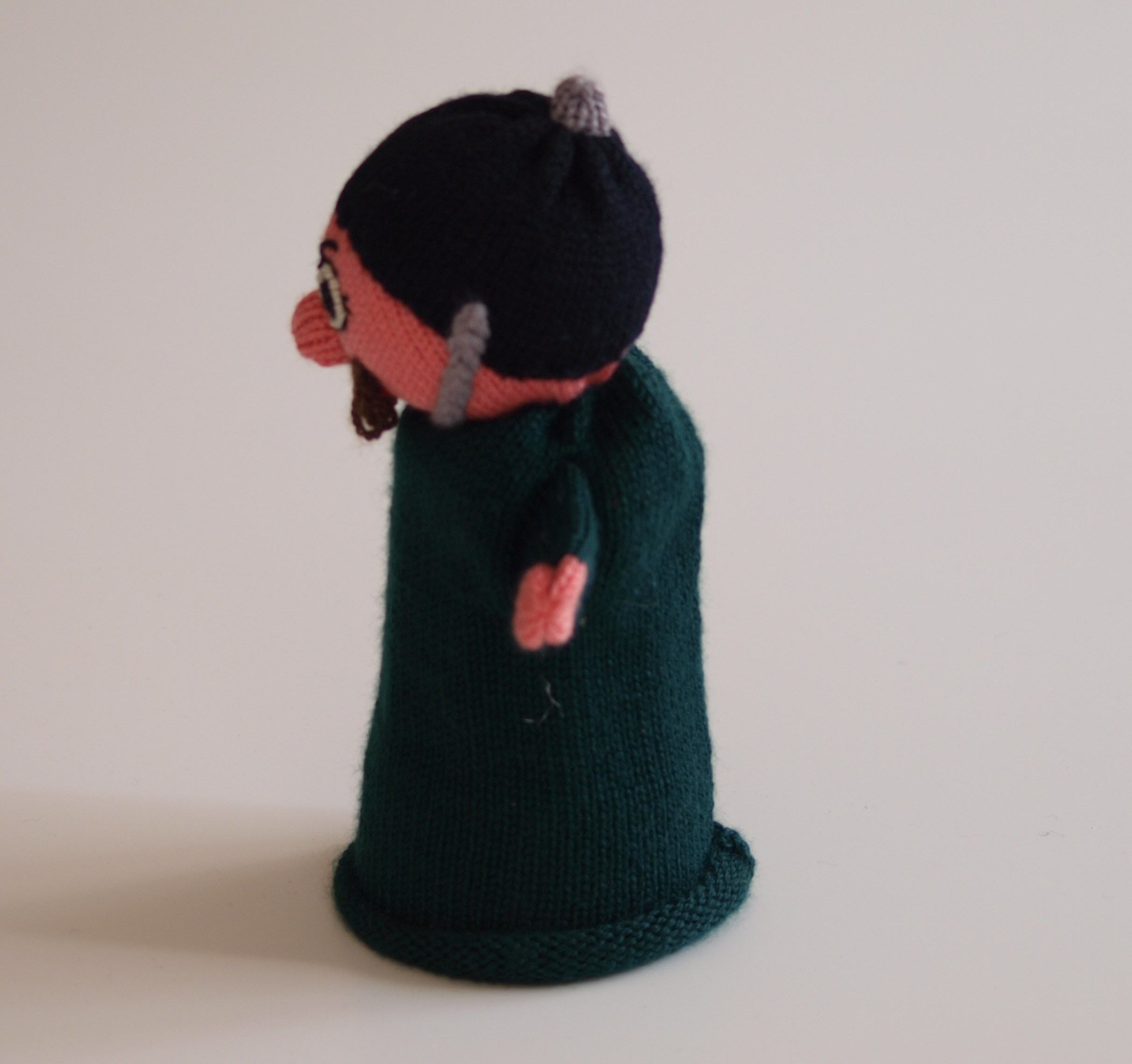 Handspielfigur Polizist von links