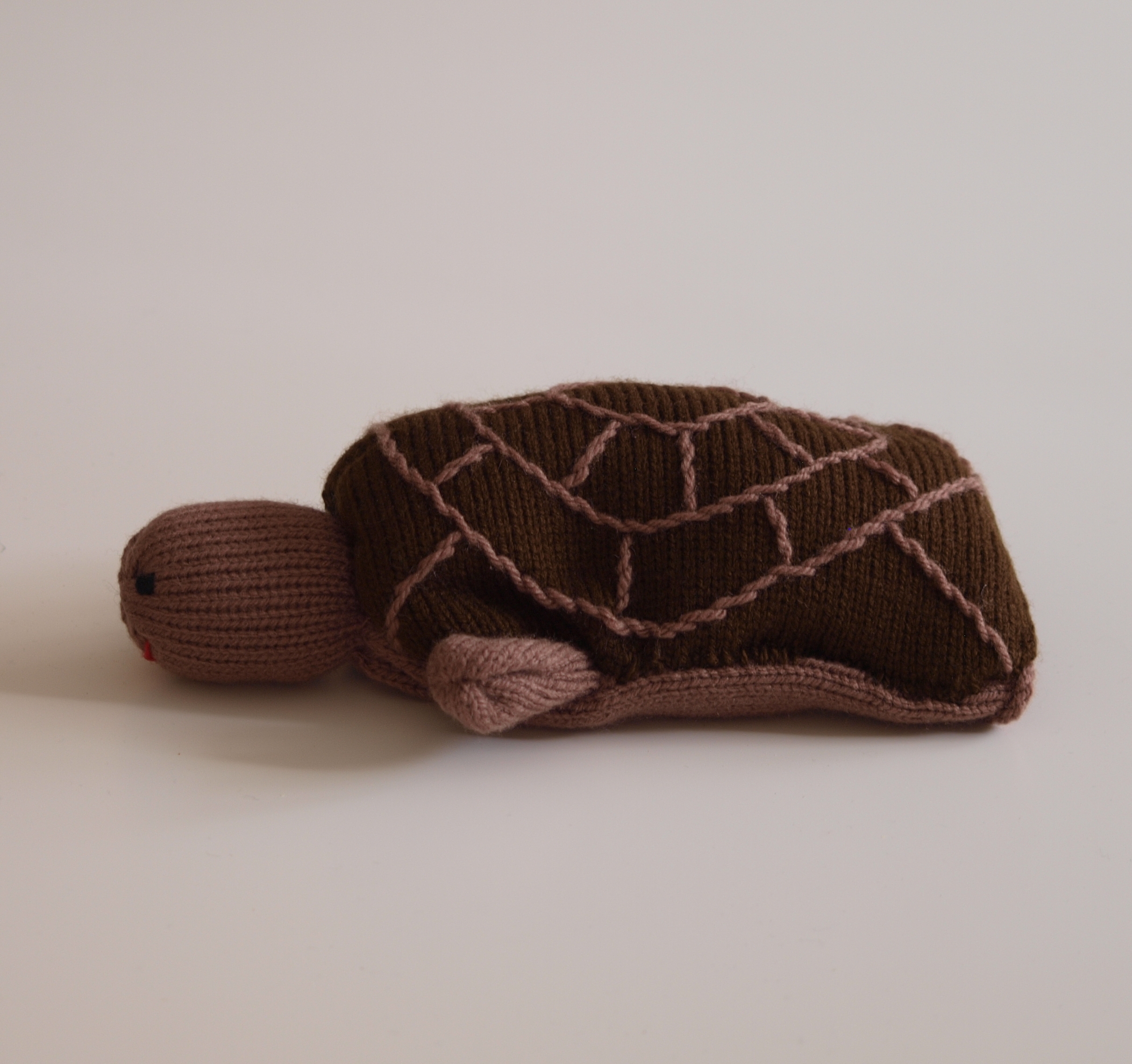 Handspielfigur Schildkröte von links