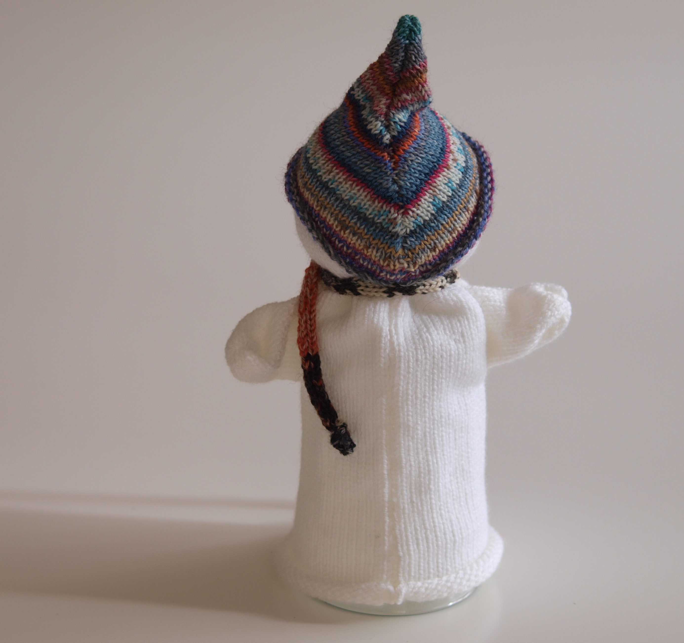 Handspielfigur Schneemann von hinten
